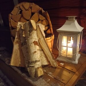 Koivuklapeja kodin lämmössä.